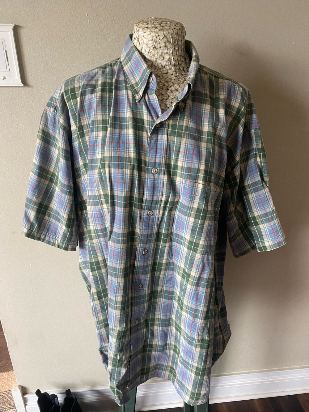 Vintage 90s Men's Green Plaid Short-Sleeve Button-Down Shirt